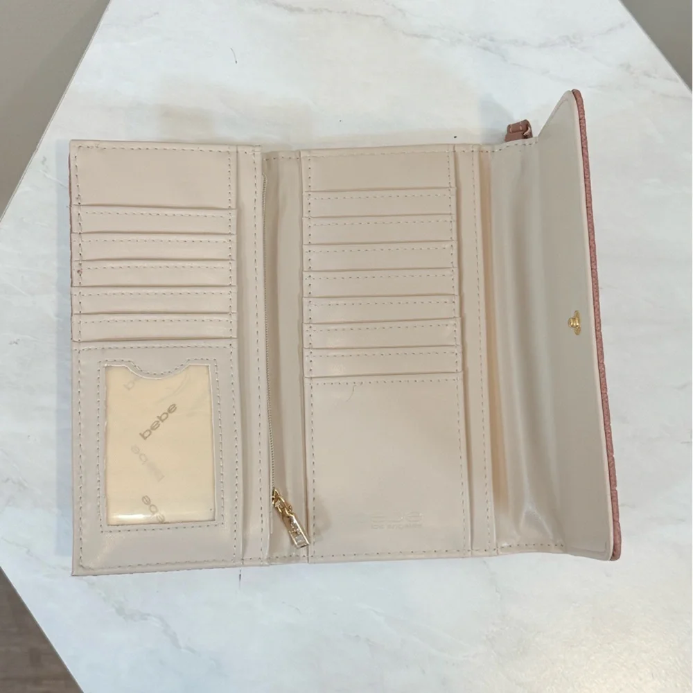 🔥NWOT Bebe Women’s Pink Wallet 🔥